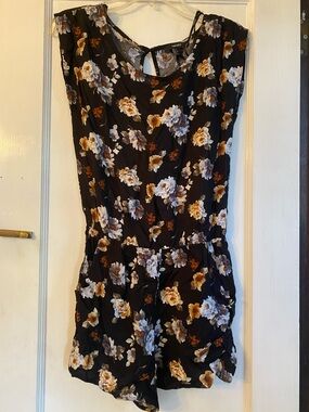 Forever 21 NWT Black Floral Romper 12"-16" stretch waist x 30"L
